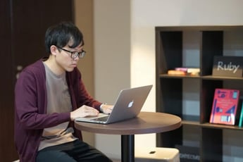 【エンジニア】主体的に学ぶ姿勢を武器に、お客様を笑顔にするWebエンジニアへ