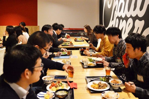 食事中